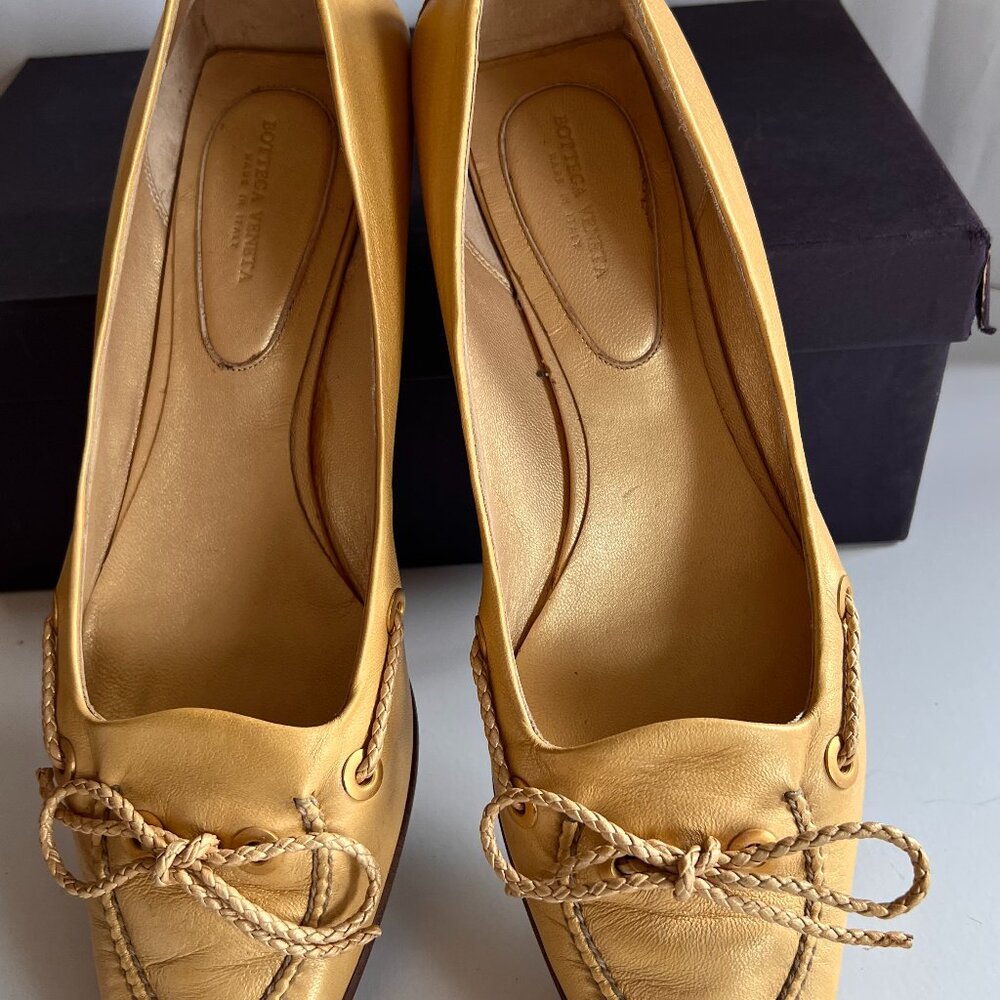 Bottega Veneta bow tied metallic leather flat